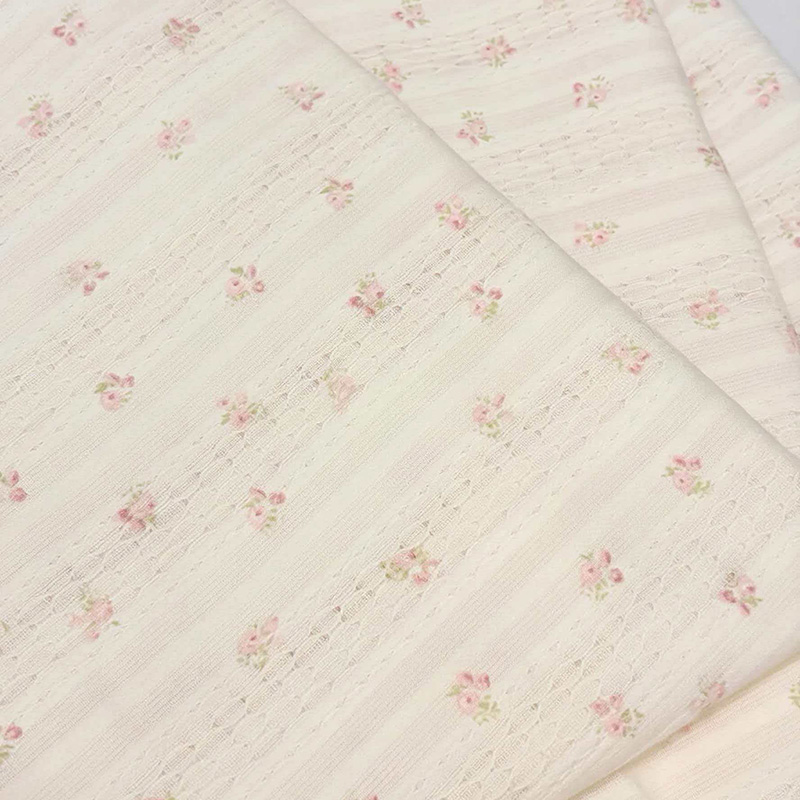 100 % bomull, jacquard, utskurna tyger och krinklade tyger